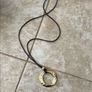 Elegant Gold Pendant Necklace